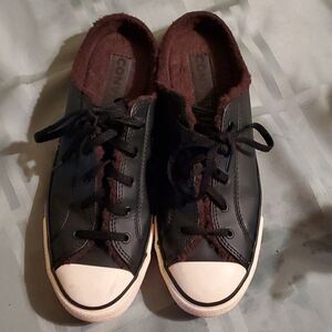 Converse Chuck Taylor Dainty black pebbled leather w/burgundy faux fur sz 7.5